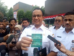 Bagikan Kartu Penyandang Disabilitas Jakarta, Anies: Ini Bukan dari Gubernur