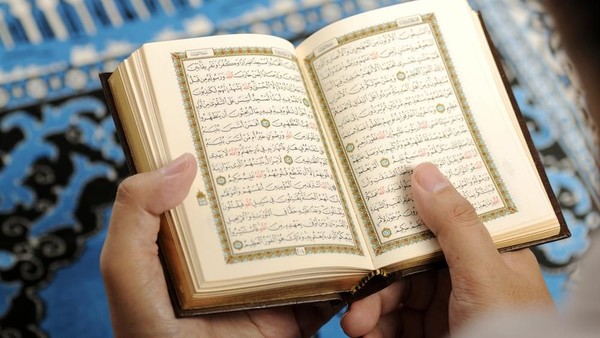 Keutamaan membaca alquran. Foto: shutterstock