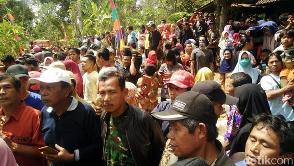 Rekonstruksi Pembunuhan 4 Bersaudara jadi Tontonan Warga