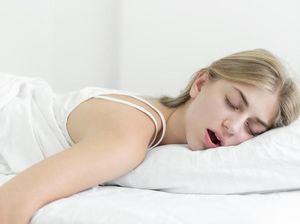 5 Cara Ampuh Atasi Ngiler Saat Tidur, Atur Posisi hingga Gosok Gigi 5 Cara Ampuh Atasi Ngiler Saat Tidur, Atur Posisi hingga Gosok Gigi