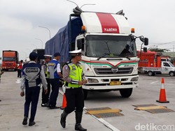 Razia Odol Digelar di Tol Pejagan-Pemalang, Puluhan Truk Ditilang