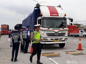 Razia Odol Digelar di Tol Pejagan-Pemalang, Puluhan Truk Ditilang Razia Odol Digelar di Tol Pejagan-Pemalang, Puluhan Truk Ditilang