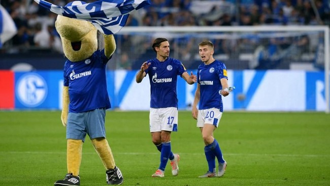 Tak Terima Dikalahkan Bayern, Fan Schalke Laporkan Wasit dan VAR ke Polisi