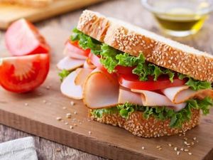 7 Tips Penting Memotong Sandwich yang Perlu Kamu Tahu