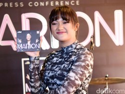 Marion Jola Pose Menggoda dengan Rambut Panjang, Nino RAN: Botakin Dong!