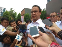 Bantah Disdik, Anies Tak Akan Cabut KJP bagi Siswa yang Ikut Demo