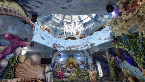Rumah Terlilit Akar Jadi Objek Foto Populer di Dalat