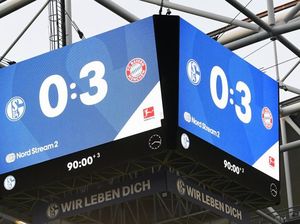 Tak Terima Dikalahkan Bayern, Fan Schalke Laporkan Wasit dan VAR ke Polisi