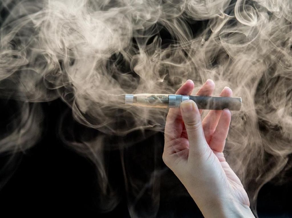 Gegara Vape Remaja Ini Hampir Meninggal, Paru-parunya Mirip Perokok 80 Tahun