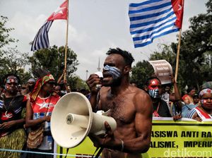 Bawa Bendera Bintang Kejora, Mahasiswa Papua Demo di Kemendagri