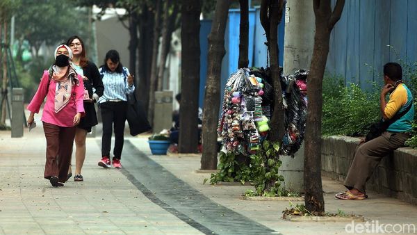 Duh, PKL Mangkal Lagi di Pedestrian Sudirman