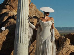 Pose Kim Kardashian di Majalah Arab