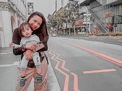 Cara Niar Prianita Agar Anak Tak Ketergantungan dengan Telepon Genggam