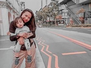 Cara Niar Prianita Agar Anak Tak Ketergantungan dengan Telepon Genggam Cara Niar Prianita Agar Anak Tak Ketergantungan dengan Telepon Genggam
