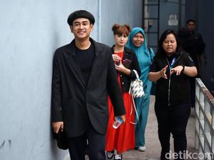 Dwi Andhika Pilih Rumah Bernuansa Tropis Dwi Andhika Pilih Rumah Bernuansa Tropis