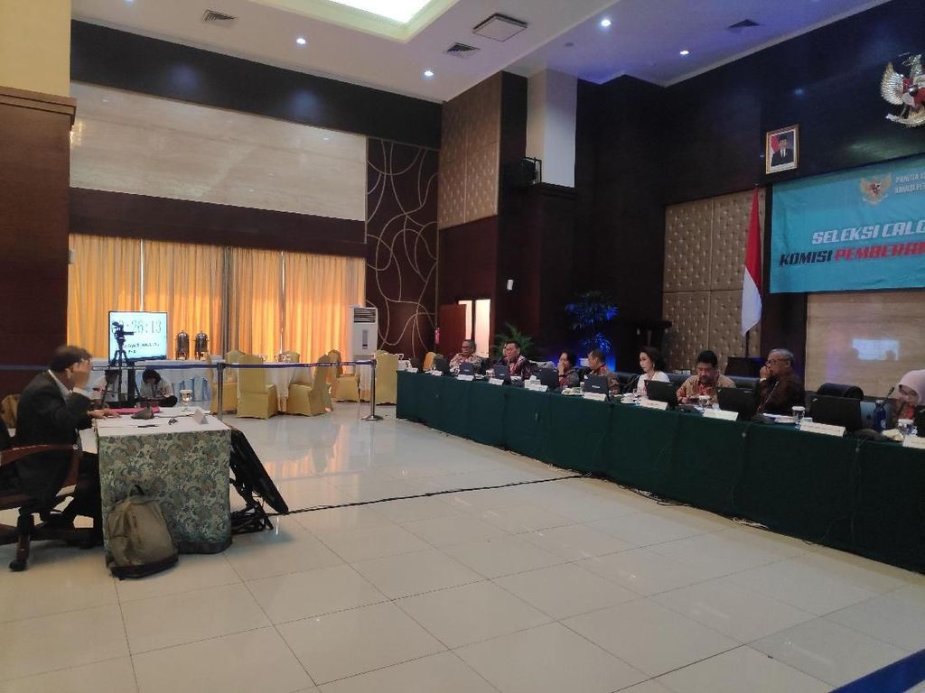 Yenti Tenangkan Capim KPK Roby Arya yang Terkejut Ditanya Temperamen Yenti Tenangkan Capim KPK Roby Arya yang Terkejut Ditanya Temperamen