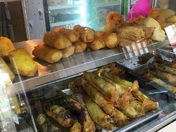 Pistales: Nostalgia Ngemil Pisang Tahu Risoles yang Legendaris