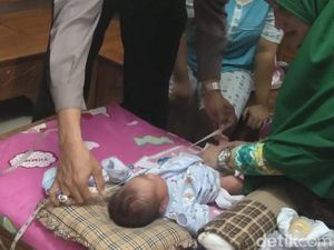 Terekam CCTV, Pembuang Bayi di Kudus Diduga Pasutri Terekam CCTV, Pembuang Bayi di Kudus Diduga Pasutri