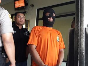 Lempar Bayi ke Tembok hingga Tewas, Ayah Tiri di Bekasi: Saya Bercanda Lempar Bayi ke Tembok hingga Tewas, Ayah Tiri di Bekasi: Saya Bercanda