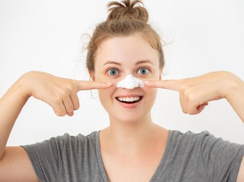 3 Tips Atasi Komedo Membandel dengan Bahan Rumahan