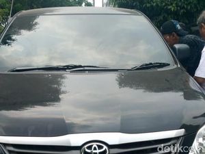 Pria Ditemukan Tewas Terbakar Dalam Mobil di Bekasi, Polisi Turun Tangan Pria Ditemukan Tewas Terbakar Dalam Mobil di Bekasi, Polisi Turun Tangan