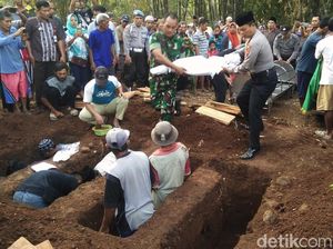 4 Kerangka Korban Pembunuhan di Banyumas Dimakamkan
