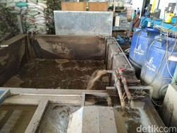 Tim Dinas Lingkungan Sidak ke Pabrik Sekitar Sungai Cileungsi