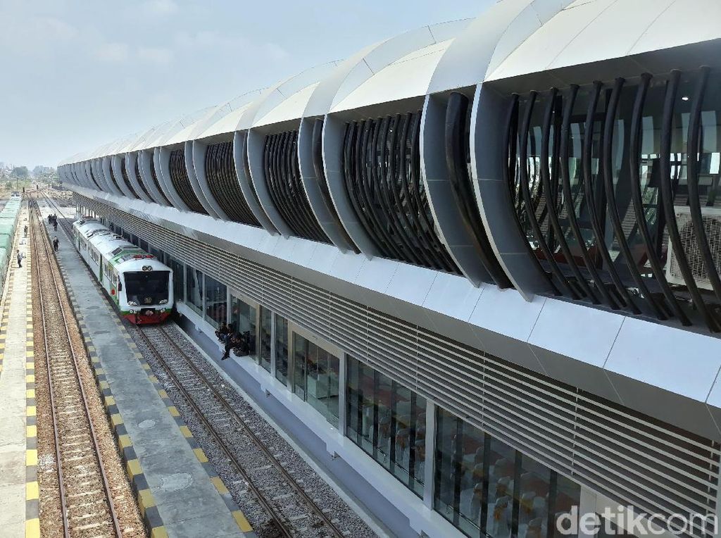 Naik Kereta Ini, Penumpang Tidak Perlu Tes PCR atau Antigen Naik Kereta Ini, Penumpang Tidak Perlu Tes PCR atau Antigen