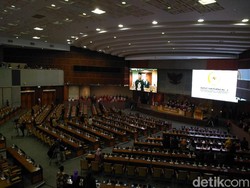 Rapat Paripurna HUT Ke-74 DPR, 263 Anggota Dewan Absen