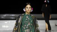 Foto: Keindahan Batik Cirebon Karya Yongki Budisutisna di JFFF 2019