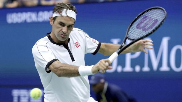 Roger Federer, of Switzerland, returns a shot to Damir Dzumhur, of Bosnia, during the second round of the US Open tennis championships Wednesday, Aug. 28, 2019, in New York. (AP Photo/Eduardo Munoz Alvarez)