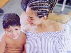 Nikita Mandi Posting Bareng Anak, Netter Heran Ada Tudingan Penelantaran Anak