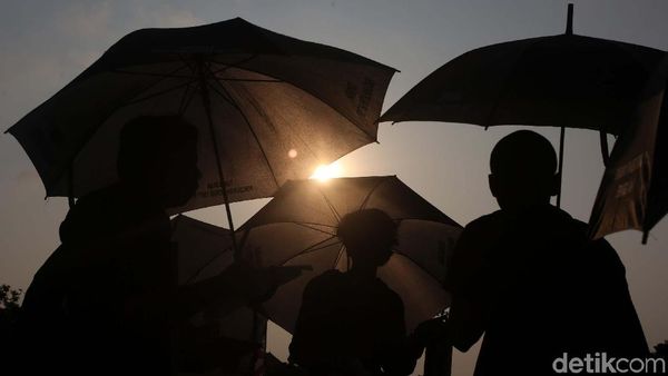 Pejuang Kamisan Menuntut Keadilan di Seberang Istana