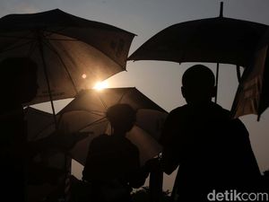 Pejuang Kamisan Menuntut Keadilan di Seberang Istana