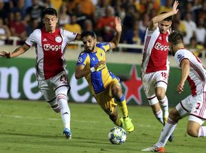 Ajax dan Slavia Praha Lolos ke Fase Grup Liga Champions Ajax dan Slavia Praha Lolos ke Fase Grup Liga Champions