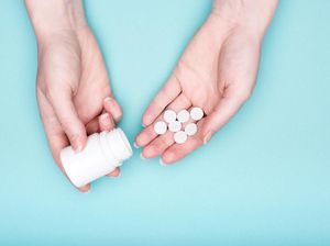 Ngeri! Lidah Wanita Berubah Jadi Hitam dan Berbulu Pasca Minum Antibiotik Ngeri! Lidah Wanita Berubah Jadi Hitam dan Berbulu Pasca Minum Antibiotik