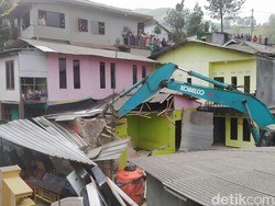 53 Rumah dan Vila Ilegal di Puncak Dibongkar