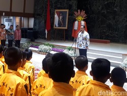 Lepas 96 Karateka ke Kejuaraan Nasional, Anies Pesan Jaga Nama Baik Jakarta