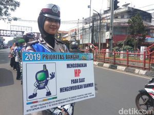 Operasi Patuh di Cimahi Sasar Ojol Pengguna Ponsel Saat Berkendara