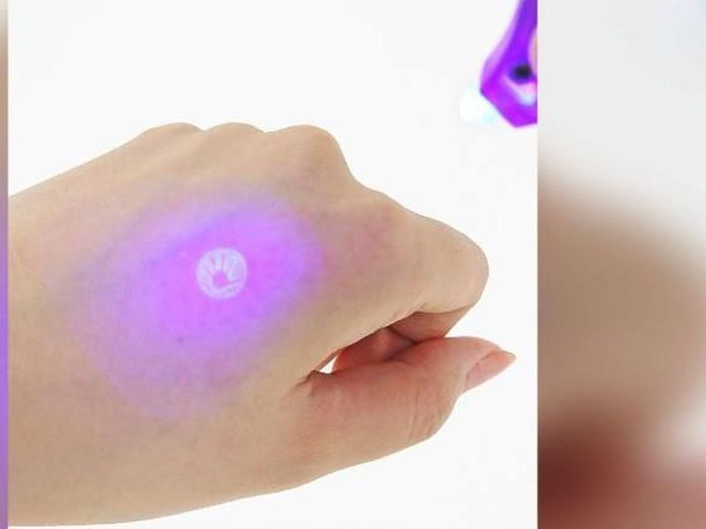 Stempel Tak Kasat Mata untuk Lawan Pelecehan Seksual Laku Keras di Jepang Stempel Tak Kasat Mata untuk Lawan Pelecehan Seksual Laku Keras di Jepang