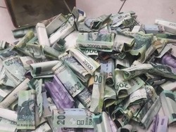 Viral Pria Tasikmalaya Belikan Istri Emas dari Tabungan Berhenti Merokok