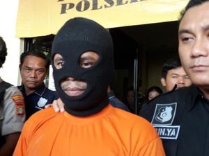 Kejinya Roni: Tidur Terganggu, Lempar Anak Tiri Kejinya Roni: Tidur Terganggu, Lempar Anak Tiri
