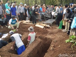 Video 4 Kerangka Korban Pembunuhan Kerabat Dimakamkan Berdampingan