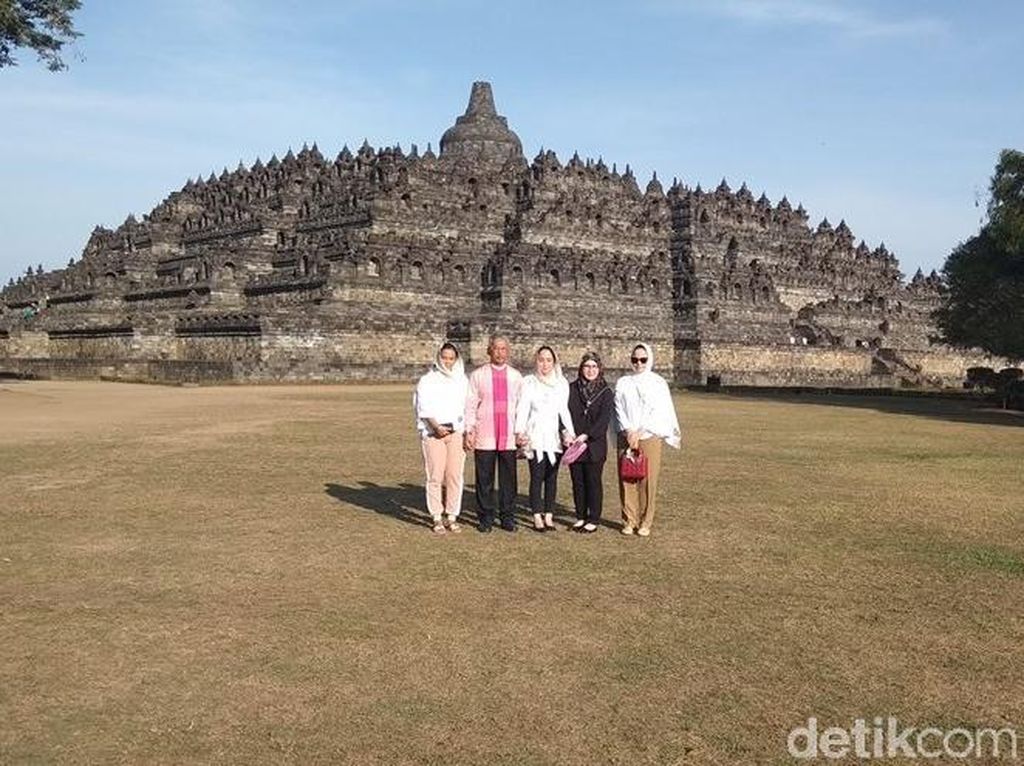 Raja Malaysia Kagumi Candi Borobudur yang Dibangun Tanpa Alat Modern