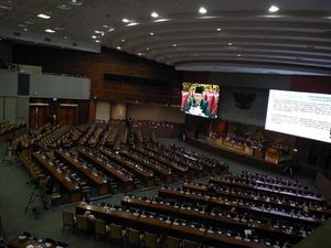 Bamsoet Pamer Kinerja DPR di Paripurna HUT ke-74