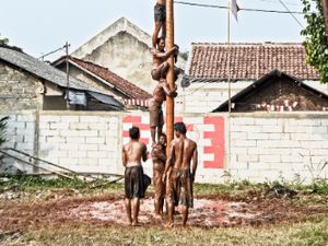 Merdeka adalah jika kita sama-sama bisa bekerja keras,