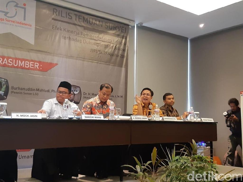 Survei LSI: KPK Lembaga Paling Dipercaya Masyarakat Survei LSI: KPK Lembaga Paling Dipercaya Masyarakat