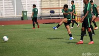 Sebelumnya timnas Indonesia juga telah menyelesaikan dua uji coba sebagai persiapan Kualifikasi Piala Dunia 2022 zona Asia. Laga uji cona itu melawan Bhayangkara FC dan Persika Karawang.