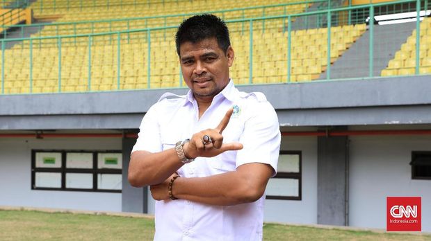 Nuralim pernah mencicipi juara Liga Indonesia bersama Bandung Raya dan Persija.