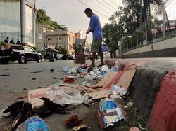 Jayapura Kondusif, Puing Sisa Kerusuhan Dibersihkan-Pertokoan Mulai Buka